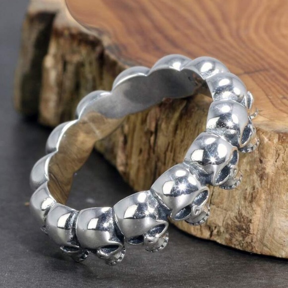Silver Skull Ring - Picture 5 of 7